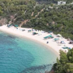 Beach camps and white sand at Paradise Beach